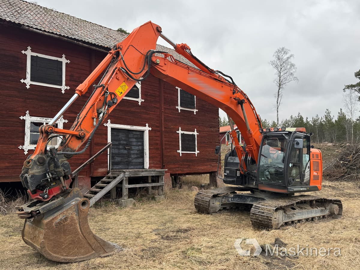 Grävmaskin Hitachi ZX225USLC-5B med redskap - حفار زحاف: صورة 1 Grävmaskin Hitachi ZX225USLC-5B med redskap - حفار زحاف: صورة 1