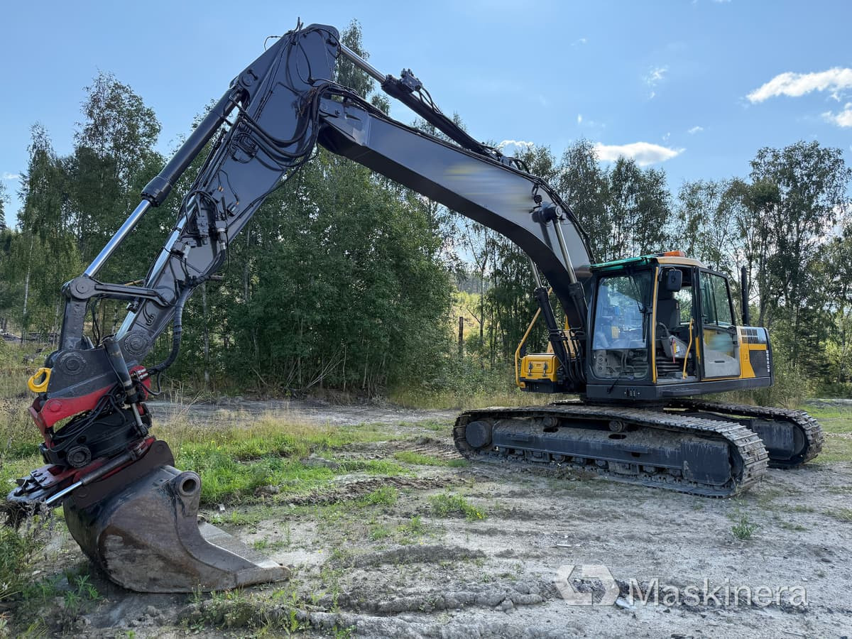 حفار زحاف Grävmaskin Volvo EC210CL: صورة 1