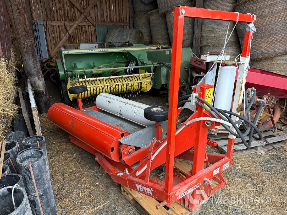 Inplastare Ysta Bale wrap 1600 med sidospakar - آلة تغليف بالة التبن: صورة 1 Inplastare Ysta Bale wrap 1600 med sidospakar - آلة تغليف بالة التبن: صورة 1