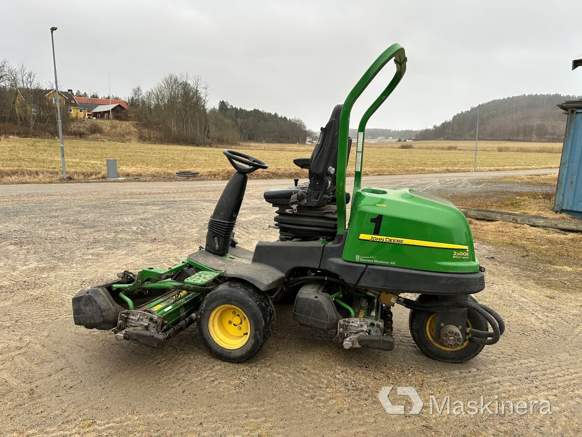 John Deere 2500E E-Cut Hybrid Greenklippare - جزازة أعشاب الحدائق: صورة 3 John Deere 2500E E-Cut Hybrid Greenklippare - جزازة أعشاب الحدائق: صورة 3