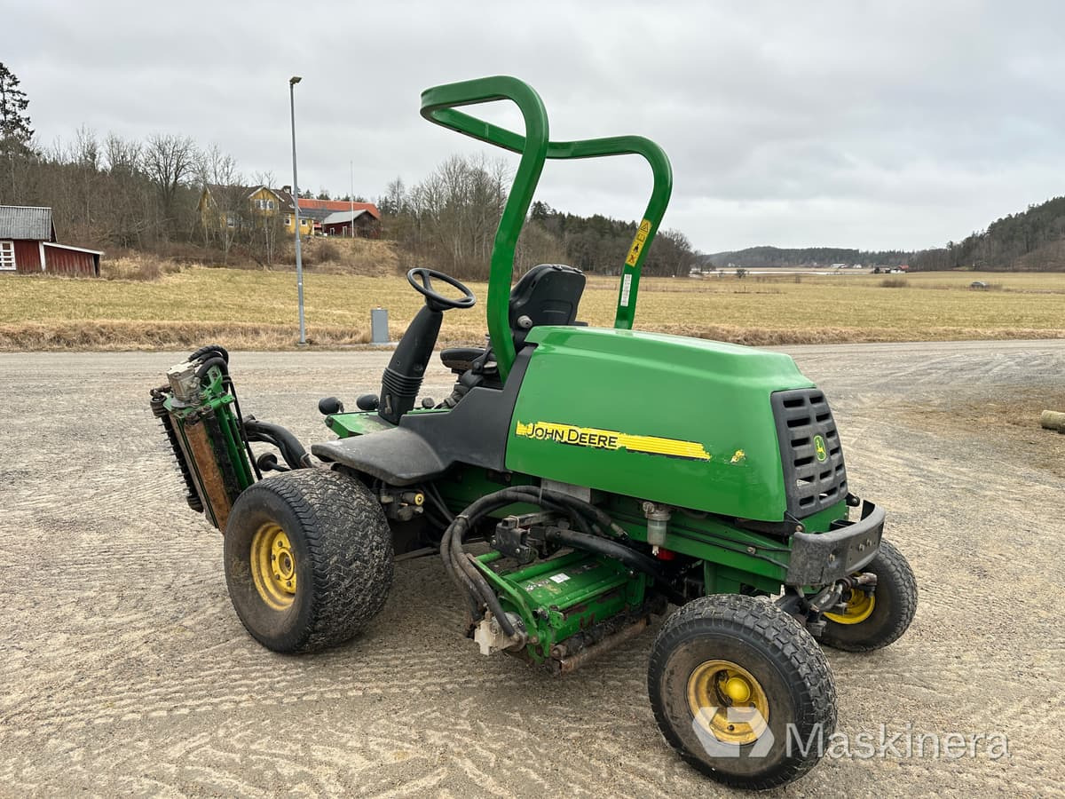 John Deere 7700 PC FM PrecisionCut Fairwayklippare - جزازة أعشاب الحدائق: صورة 3 John Deere 7700 PC FM PrecisionCut Fairwayklippare - جزازة أعشاب الحدائق: صورة 3
