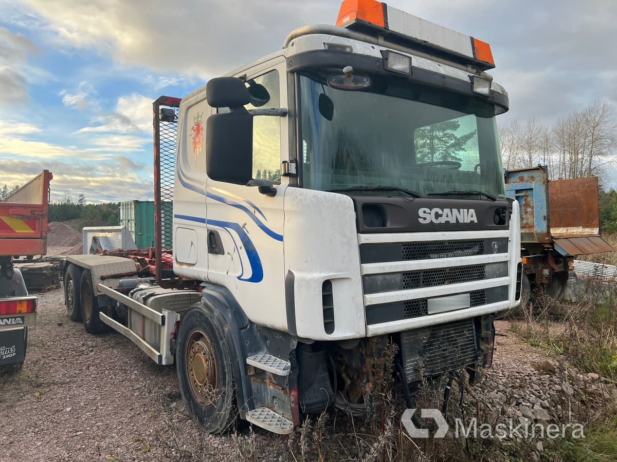 Lastväxlare Scania R124 GB 6X2 (Rep objekt) - شاحنة ذات خطاف: صورة 1 Lastväxlare Scania R124 GB 6X2 (Rep objekt) - شاحنة ذات خطاف: صورة 1