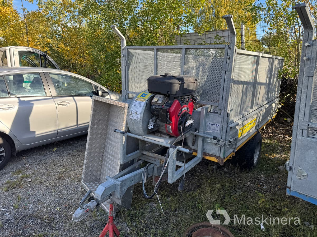 Lövvagn K-Vagnen med bensinmotor - معدات الحدائق, عربة مقطورة: صورة 1 Lövvagn K-Vagnen med bensinmotor - معدات الحدائق, عربة مقطورة: صورة 1