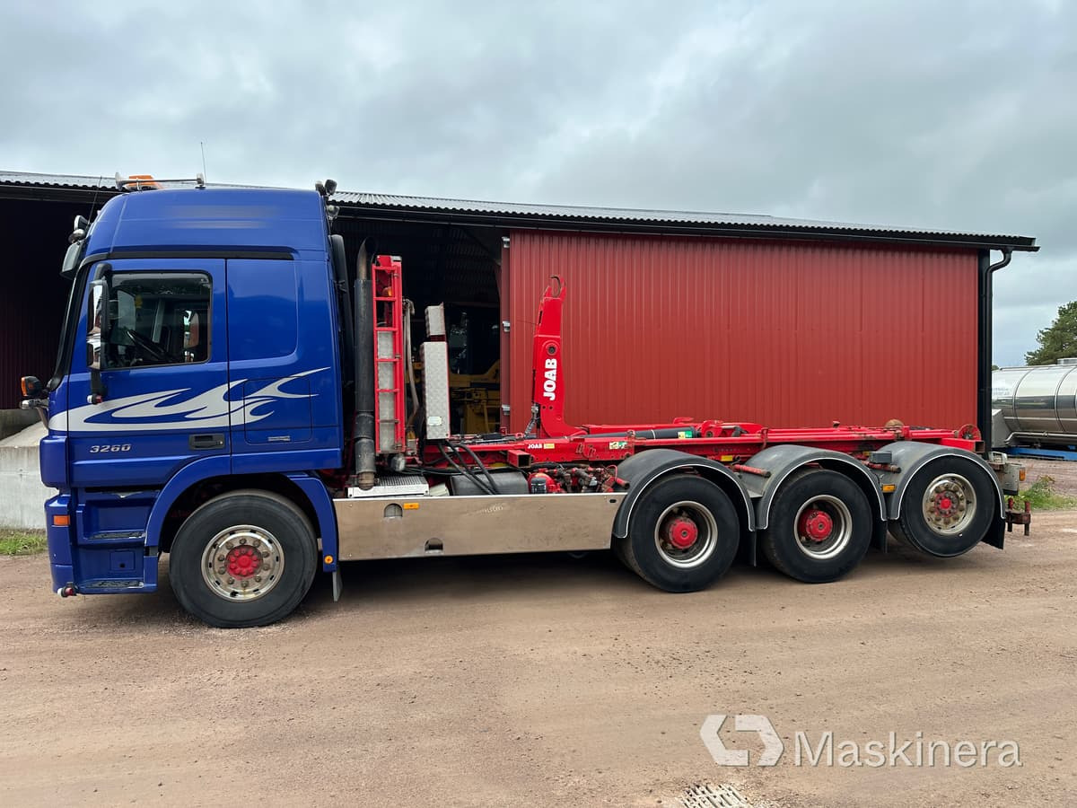 Mercedes Benz 930.24 3260L Krokbil Mercedes Benz 3260L med Cameleont - شاحنة ذات خطاف: صورة 3 Mercedes Benz 930.24 3260L Krokbil Mercedes Benz 3260L med Cameleont - شاحنة ذات خطاف: صورة 3