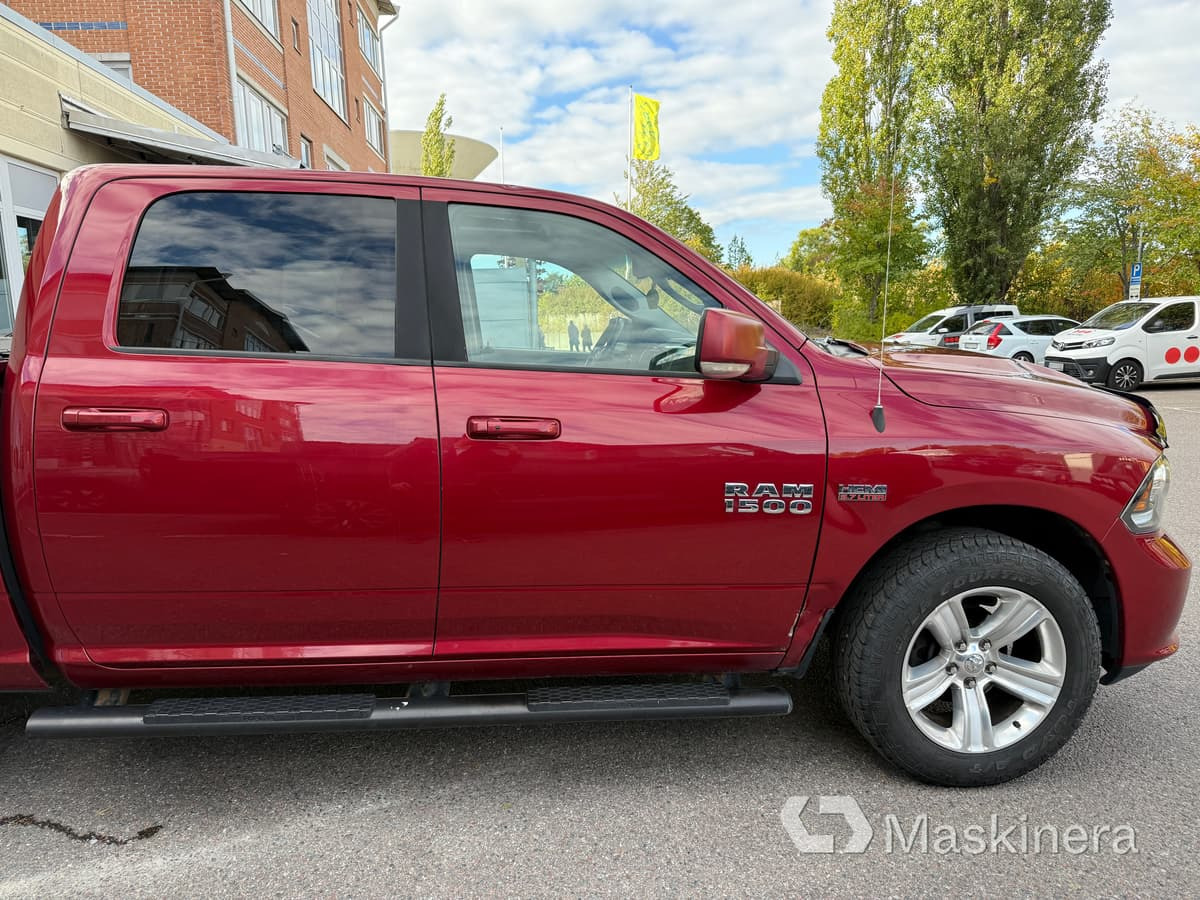 Pickup Dodge Ram 1500 Crew Cab 5.7L V8 HEMI - فان المدمجة: صورة 4 Pickup Dodge Ram 1500 Crew Cab 5.7L V8 HEMI - فان المدمجة: صورة 4