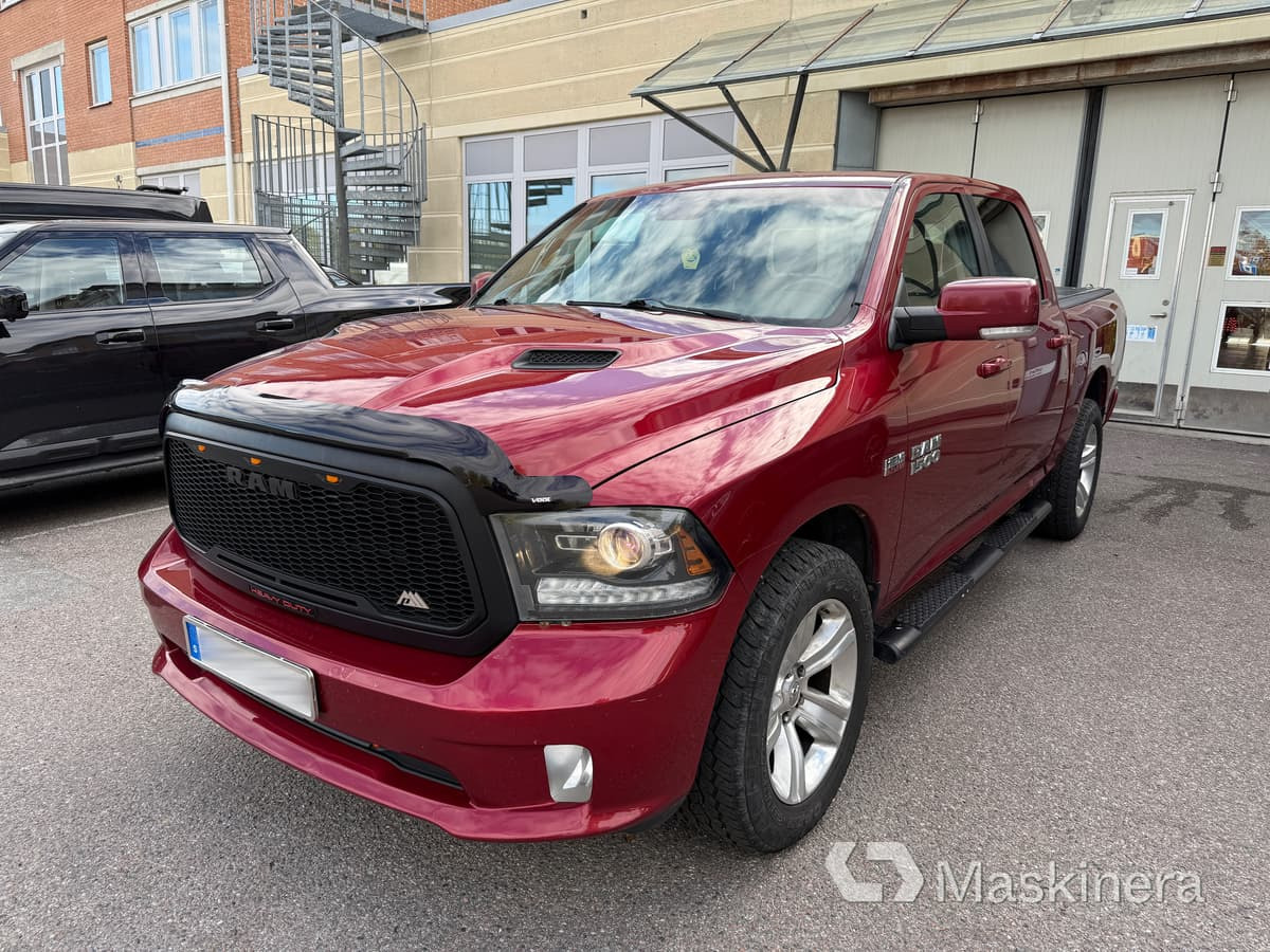 Pickup Dodge Ram 1500 Crew Cab 5.7L V8 HEMI - فان المدمجة: صورة 1 Pickup Dodge Ram 1500 Crew Cab 5.7L V8 HEMI - فان المدمجة: صورة 1