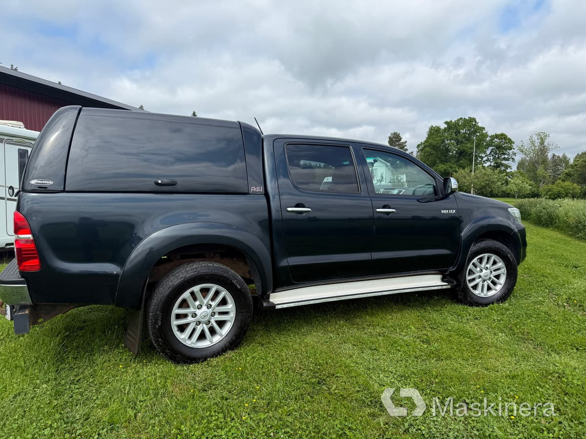 Pickup Toyota Hilux Dubbelhytt 3.0 D 4x4 - فان: صورة 5 Pickup Toyota Hilux Dubbelhytt 3.0 D 4x4 - فان: صورة 5