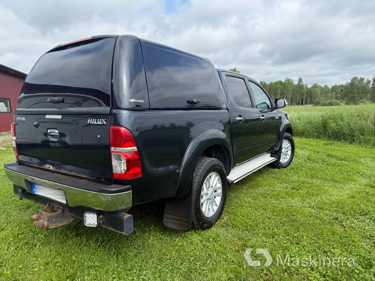 Pickup Toyota Hilux Dubbelhytt 3.0 D 4x4 - فان: صورة 4 Pickup Toyota Hilux Dubbelhytt 3.0 D 4x4 - فان: صورة 4