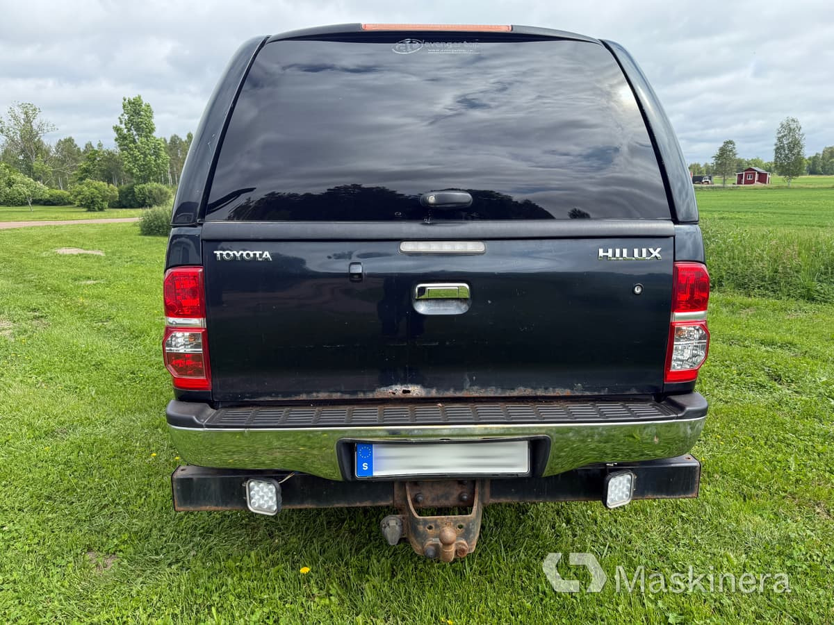 Pickup Toyota Hilux Dubbelhytt 3.0 D 4x4 - فان: صورة 3 Pickup Toyota Hilux Dubbelhytt 3.0 D 4x4 - فان: صورة 3