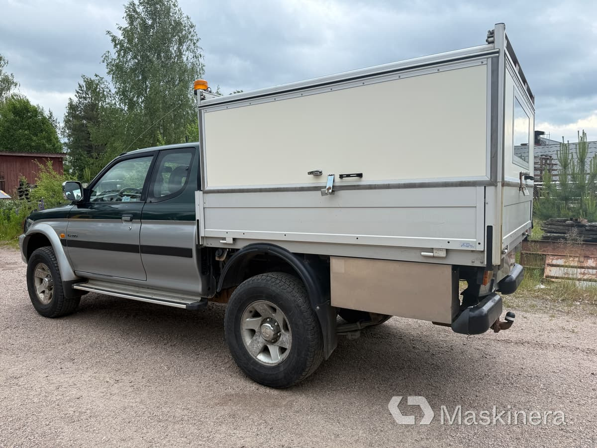 Pickup med skåp Mitsubishi L200 Club Cab 2.5 4x4 - فان المدمجة: صورة 3 Pickup med skåp Mitsubishi L200 Club Cab 2.5 4x4 - فان المدمجة: صورة 3