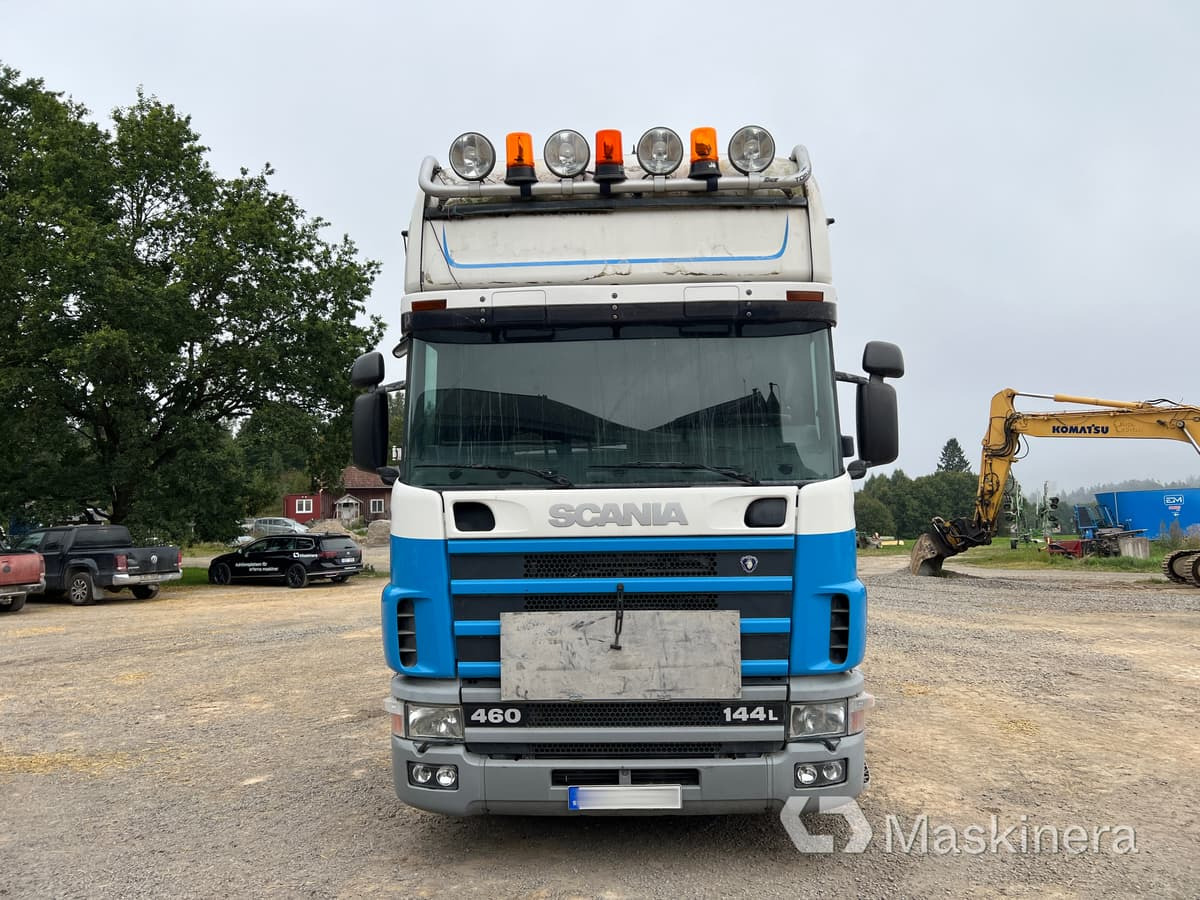 Scania R144LB6X2*4NB460 Dragbil Scania R144 med maskintrailer - وحدة جر, نصف مقطورة نقل السيارات: صورة 2 Scania R144LB6X2*4NB460 Dragbil Scania R144 med maskintrailer - وحدة جر, نصف مقطورة نقل السيارات: صورة 2