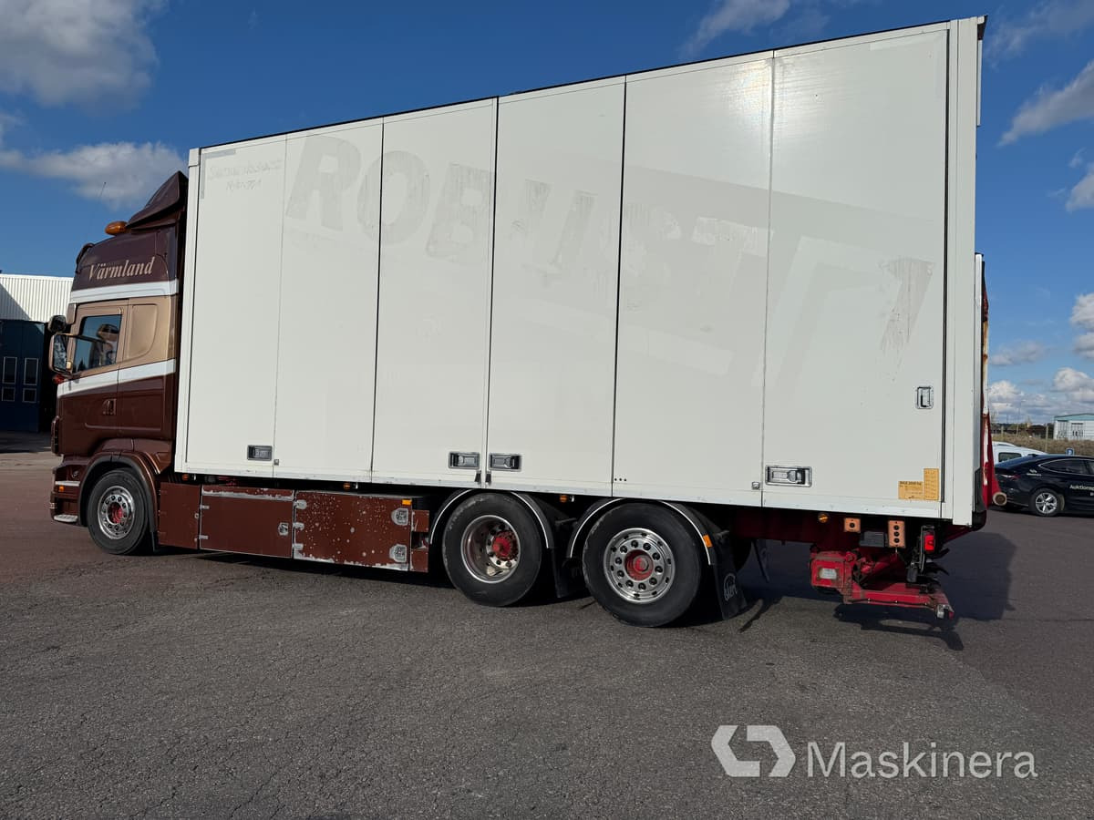 Scania R560 Skåpbil Scania R560 - شاحنة مقفلة: صورة 2 Scania R560 Skåpbil Scania R560 - شاحنة مقفلة: صورة 2