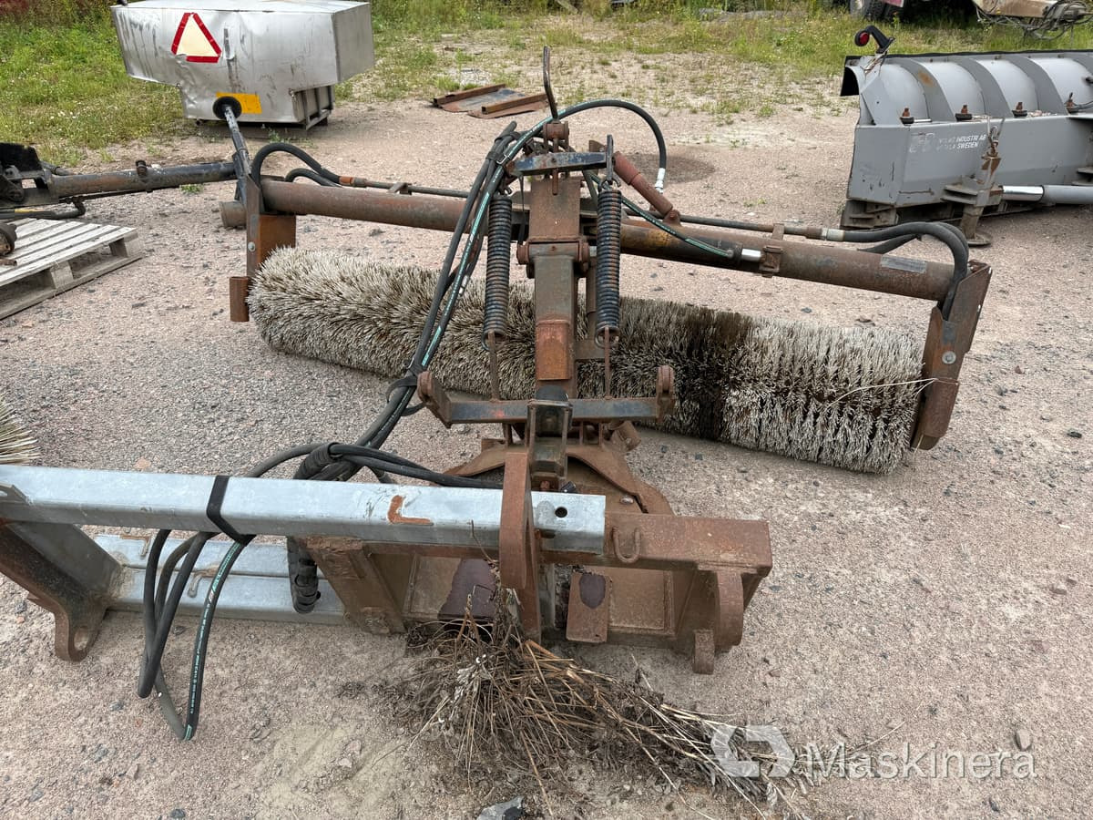Sopvals Holms SBHL-T220 med vattentank och hydraultank - مكنسة: صورة 4 Sopvals Holms SBHL-T220 med vattentank och hydraultank - مكنسة: صورة 4