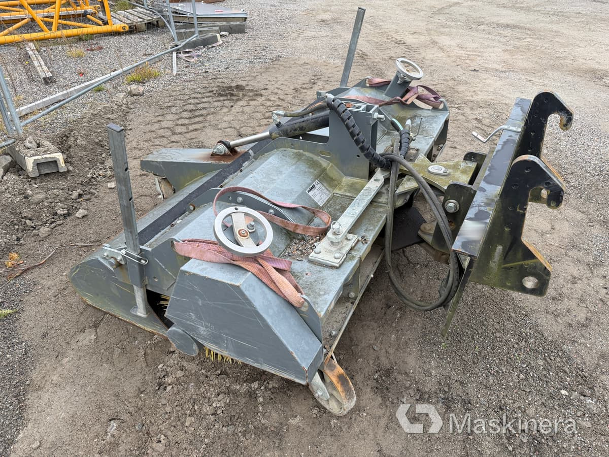 Sopvals med uppsamlare Fjärås FS 520 - سياره كنس شوارع: صورة 1 Sopvals med uppsamlare Fjärås FS 520 - سياره كنس شوارع: صورة 1