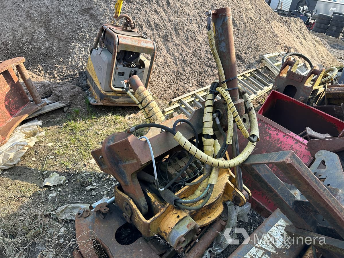 Tiltrotator Engcon B27 - مُلحق الحفار الدوار - آلات البناء: صورة 4 Tiltrotator Engcon B27 - مُلحق الحفار الدوار - آلات البناء: صورة 4