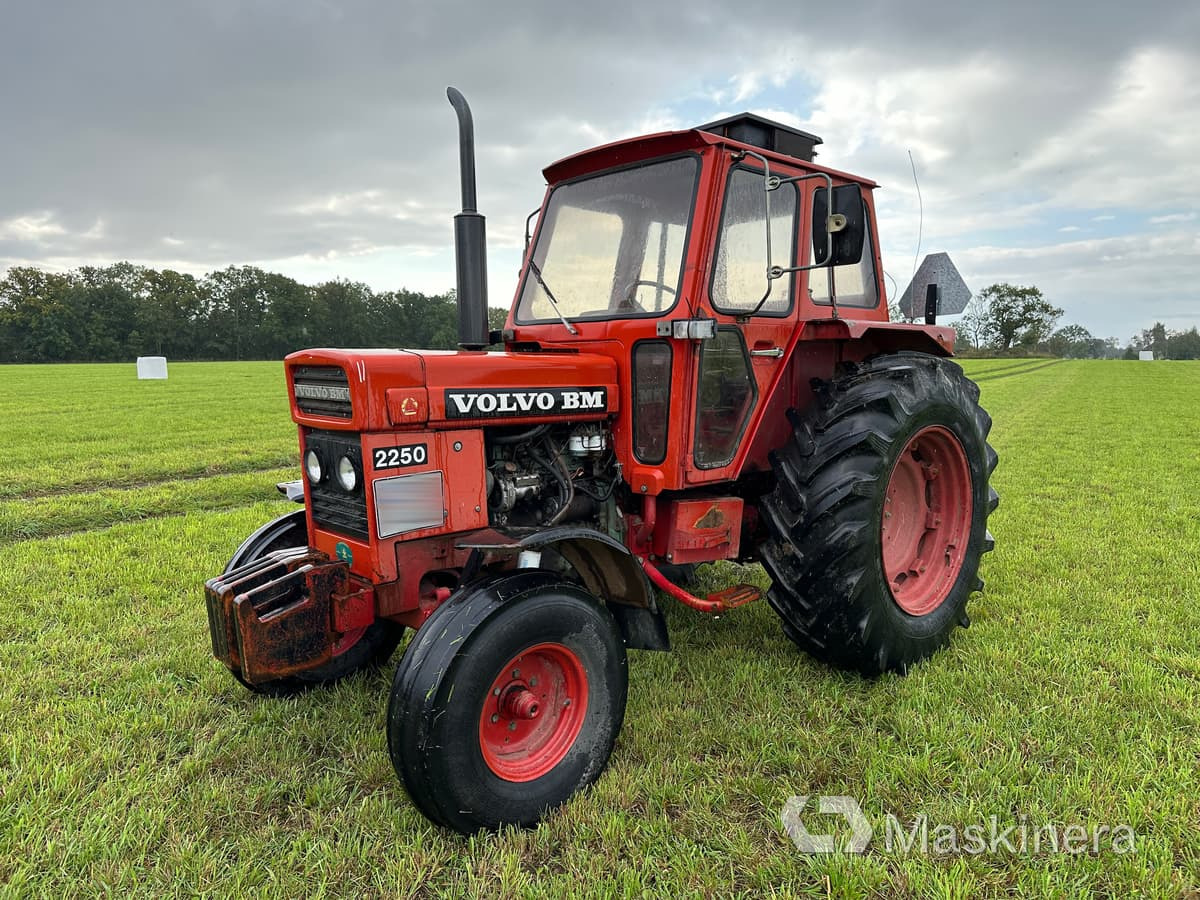 Volvo BM 2250 Traktor Volvo BM 2250 - جرار: صورة 1 Volvo BM 2250 Traktor Volvo BM 2250 - جرار: صورة 1