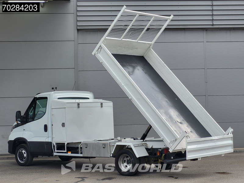 Iveco Daily 35C18 3.0L Automaat Kipper met Kist Dubbellucht 3,5t Trekhaak Cruise Euro6 Tipper Benne Kieper 2m3 Trekhaak Cruise control - قلاب صغير: صورة 3 Iveco Daily 35C18 3.0L Automaat Kipper met Kist Dubbellucht 3,5t Trekhaak Cruise Euro6 Tipper Benne Kieper 2m3 Trekhaak Cruise control - قلاب صغير: صورة 3