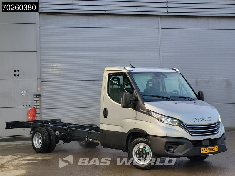 Iveco Daily 35C21 Automaat 410wb Dubbellucht 2025model Chassis Cabine ACC Fahrgestell Airco - شاحنة التوصيل: صورة 2 Iveco Daily 35C21 Automaat 410wb Dubbellucht 2025model Chassis Cabine ACC Fahrgestell Airco - شاحنة التوصيل: صورة 2