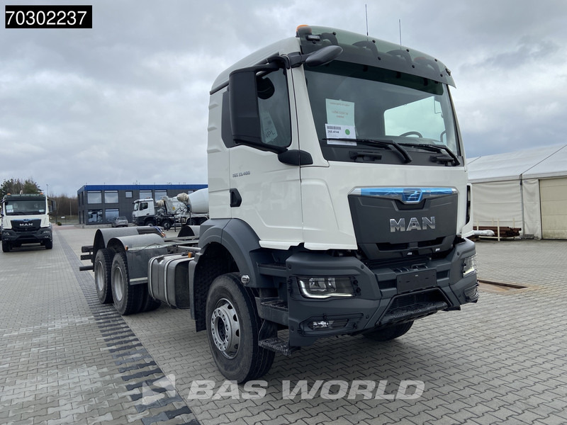 MAN TGS 33.400 6X4 NEW 6x4 chassis Big-Axle Manual Airco EURO 2 - شاحنة هيكل كابينة: صورة 3 MAN TGS 33.400 6X4 NEW 6x4 chassis Big-Axle Manual Airco EURO 2 - شاحنة هيكل كابينة: صورة 3