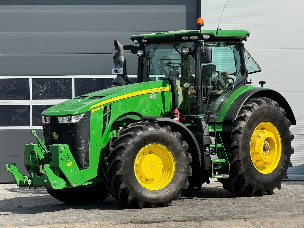John Deere 8400 R - جرار: صورة 1 John Deere 8400 R - جرار: صورة 1