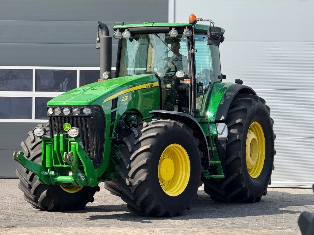 John Deere 8530 AutoPower - جرار: صورة 2 John Deere 8530 AutoPower - جرار: صورة 2