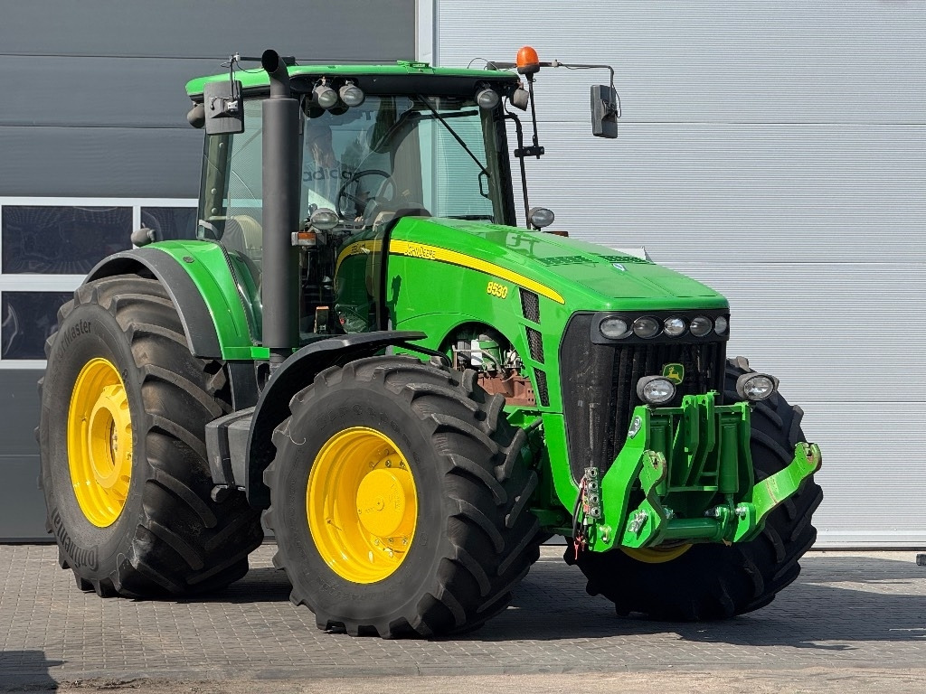 John Deere 8530 AutoPower - جرار: صورة 1 John Deere 8530 AutoPower - جرار: صورة 1