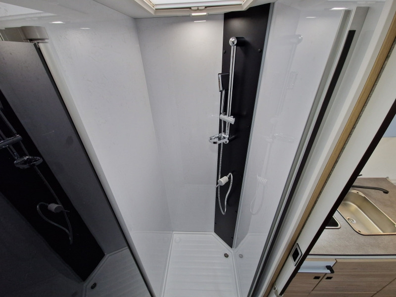 Chausson 640 First Line Ford - موتر هوم شبه متكامل: صورة 4 Chausson 640 First Line Ford - موتر هوم شبه متكامل: صورة 4