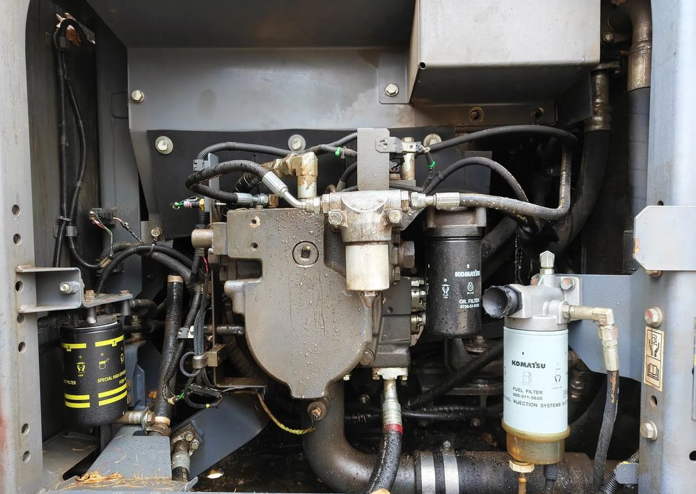 حفار زحاف Komatsu PC210LC-11: صورة 15