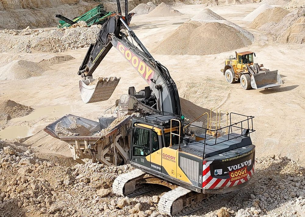 Volvo EC 250 EL - حفار زحاف: صورة 3 Volvo EC 250 EL - حفار زحاف: صورة 3