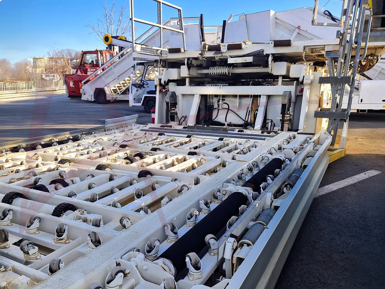 AIR MARREL LAM7000 DP/H8 - محملات الحاويات والمنصات النقالة: صورة 2 AIR MARREL LAM7000 DP/H8 - محملات الحاويات والمنصات النقالة: صورة 2