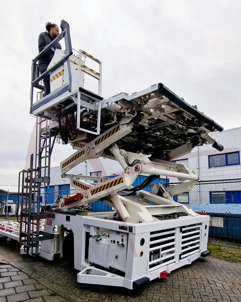 AIR MARREL LAM7000 DP/MDL8 - محملات الحاويات والمنصات النقالة: صورة 4 AIR MARREL LAM7000 DP/MDL8 - محملات الحاويات والمنصات النقالة: صورة 4
