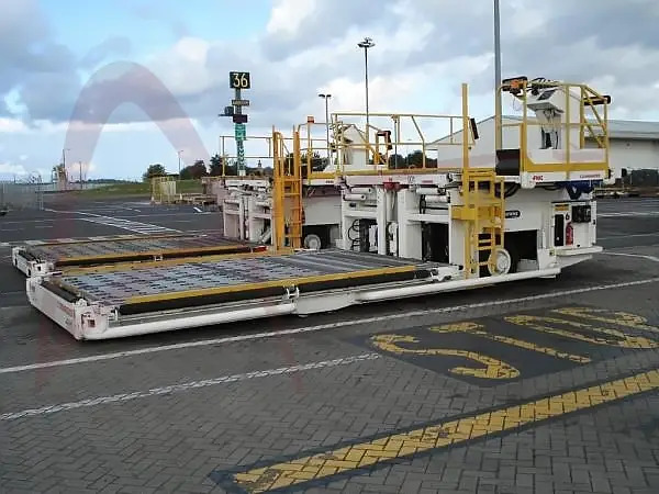 FMC COMMANDER 15S - محملات الحاويات والمنصات النقالة: صورة 1 FMC COMMANDER 15S - محملات الحاويات والمنصات النقالة: صورة 1