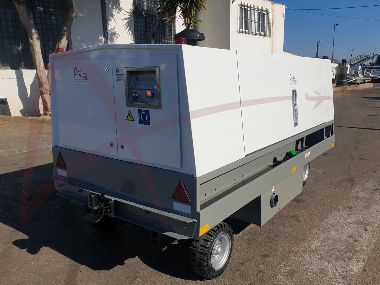 HITZINGER 100MDI1 - وحدة الطاقة الأرضية للطائرات: صورة 1 HITZINGER 100MDI1 - وحدة الطاقة الأرضية للطائرات: صورة 1