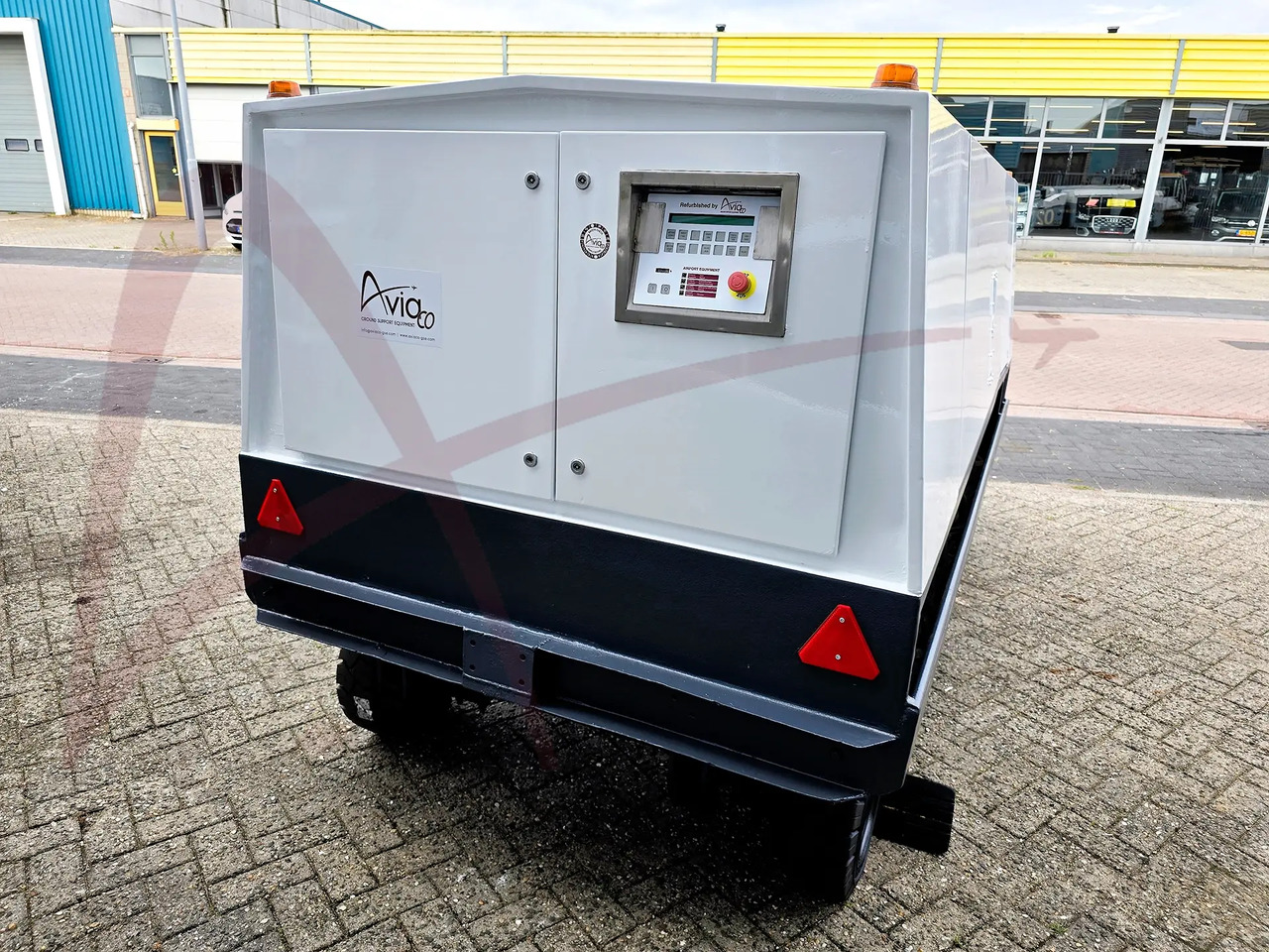 HITZINGER GPU120D - وحدة الطاقة الأرضية للطائرات: صورة 3 HITZINGER GPU120D - وحدة الطاقة الأرضية للطائرات: صورة 3