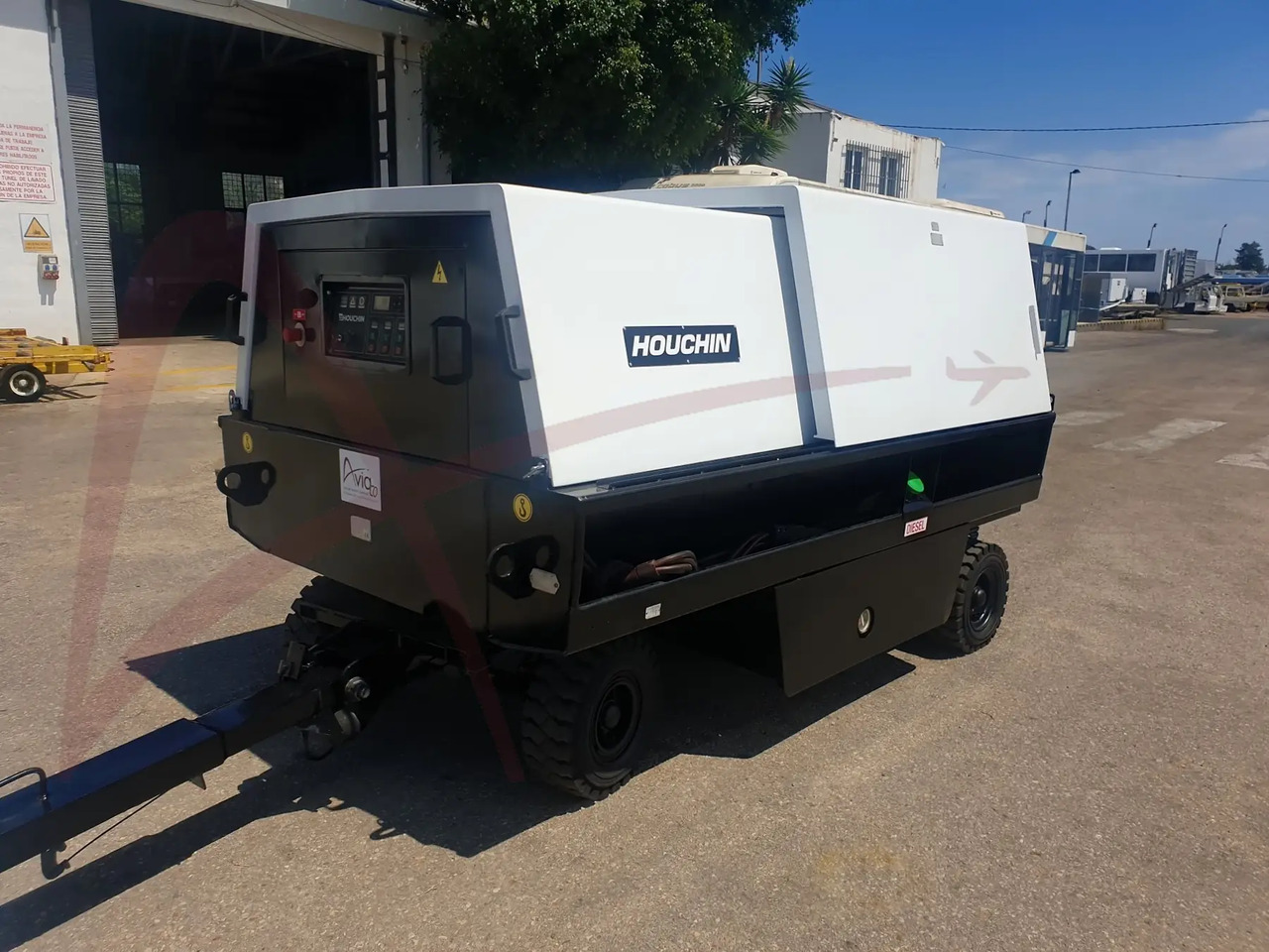 HOUCHIN 690-140 28 - وحدة الطاقة الأرضية للطائرات: صورة 1 HOUCHIN 690-140 28 - وحدة الطاقة الأرضية للطائرات: صورة 1
