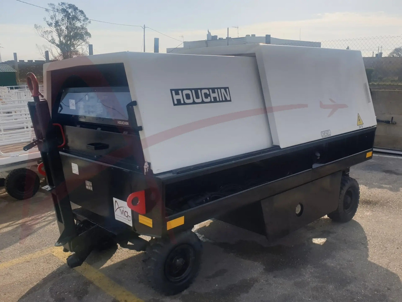 HOUCHIN D690 SV - وحدة الطاقة الأرضية للطائرات: صورة 4 HOUCHIN D690 SV - وحدة الطاقة الأرضية للطائرات: صورة 4