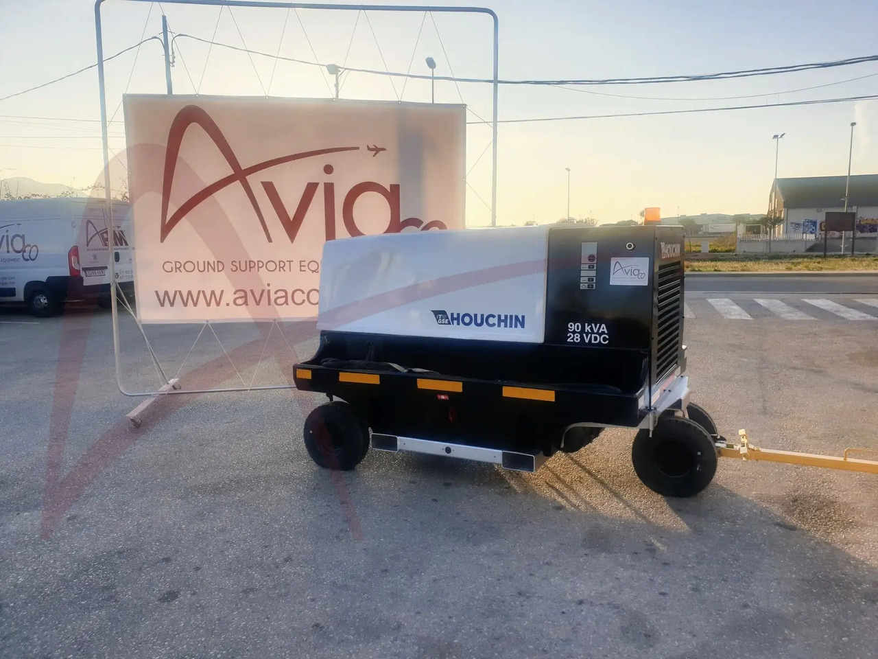 ITW GSE 4400 - وحدة الطاقة الأرضية للطائرات: صورة 1 ITW GSE 4400 - وحدة الطاقة الأرضية للطائرات: صورة 1