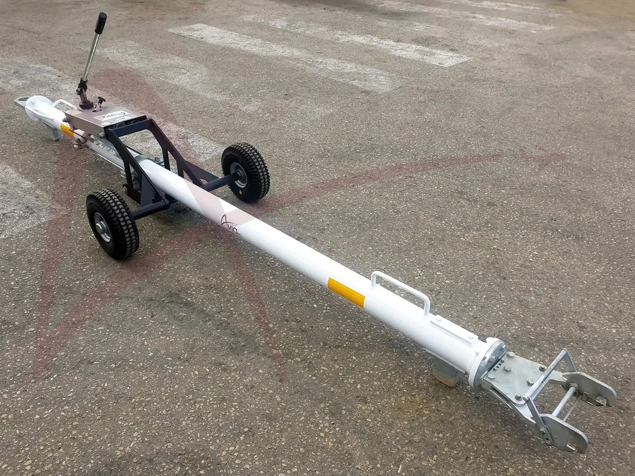 JMS J-TOW DASH8-4 - معدات الدعم الأرضي: صورة 1 JMS J-TOW DASH8-4 - معدات الدعم الأرضي: صورة 1