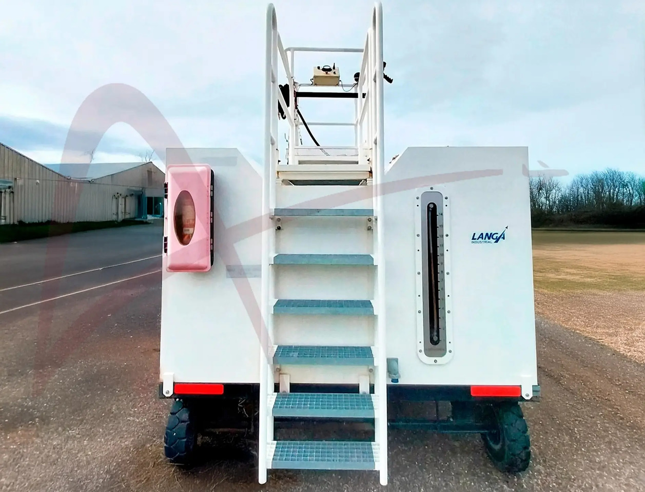 LANGA 1085 - ماكينة إزالة الجليد عن الطائرات: صورة 1 LANGA 1085 - ماكينة إزالة الجليد عن الطائرات: صورة 1