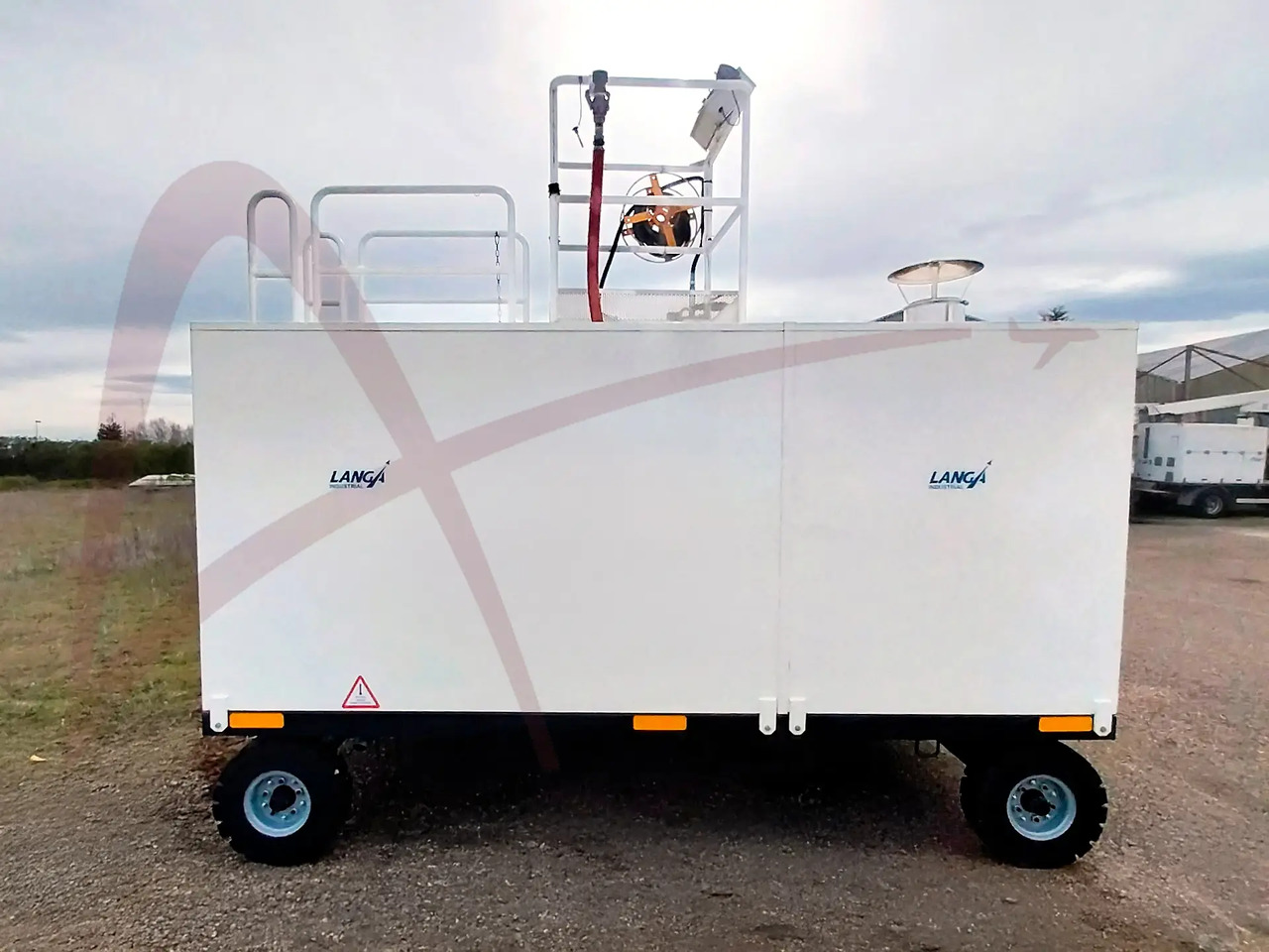 LANGA 1085 - ماكينة إزالة الجليد عن الطائرات: صورة 2 LANGA 1085 - ماكينة إزالة الجليد عن الطائرات: صورة 2