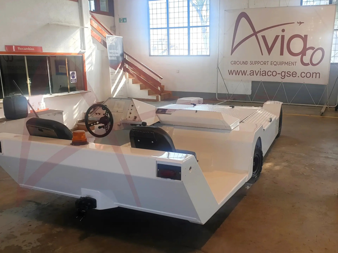 LEKTRO AP8950SD - جرارات الطائرات: صورة 3 LEKTRO AP8950SD - جرارات الطائرات: صورة 3