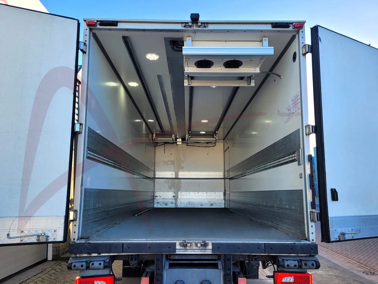 SCANIA SCANIA P250 - شاحنة الفريزر: صورة 3 SCANIA SCANIA P250 - شاحنة الفريزر: صورة 3