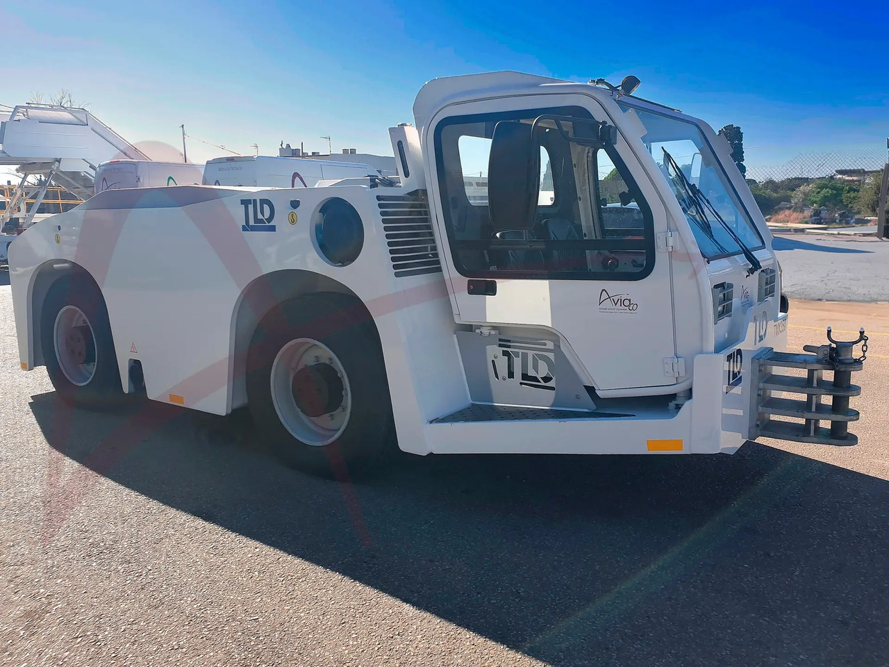 TLD TMX 350-28 - جرارات الطائرات: صورة 4 TLD TMX 350-28 - جرارات الطائرات: صورة 4