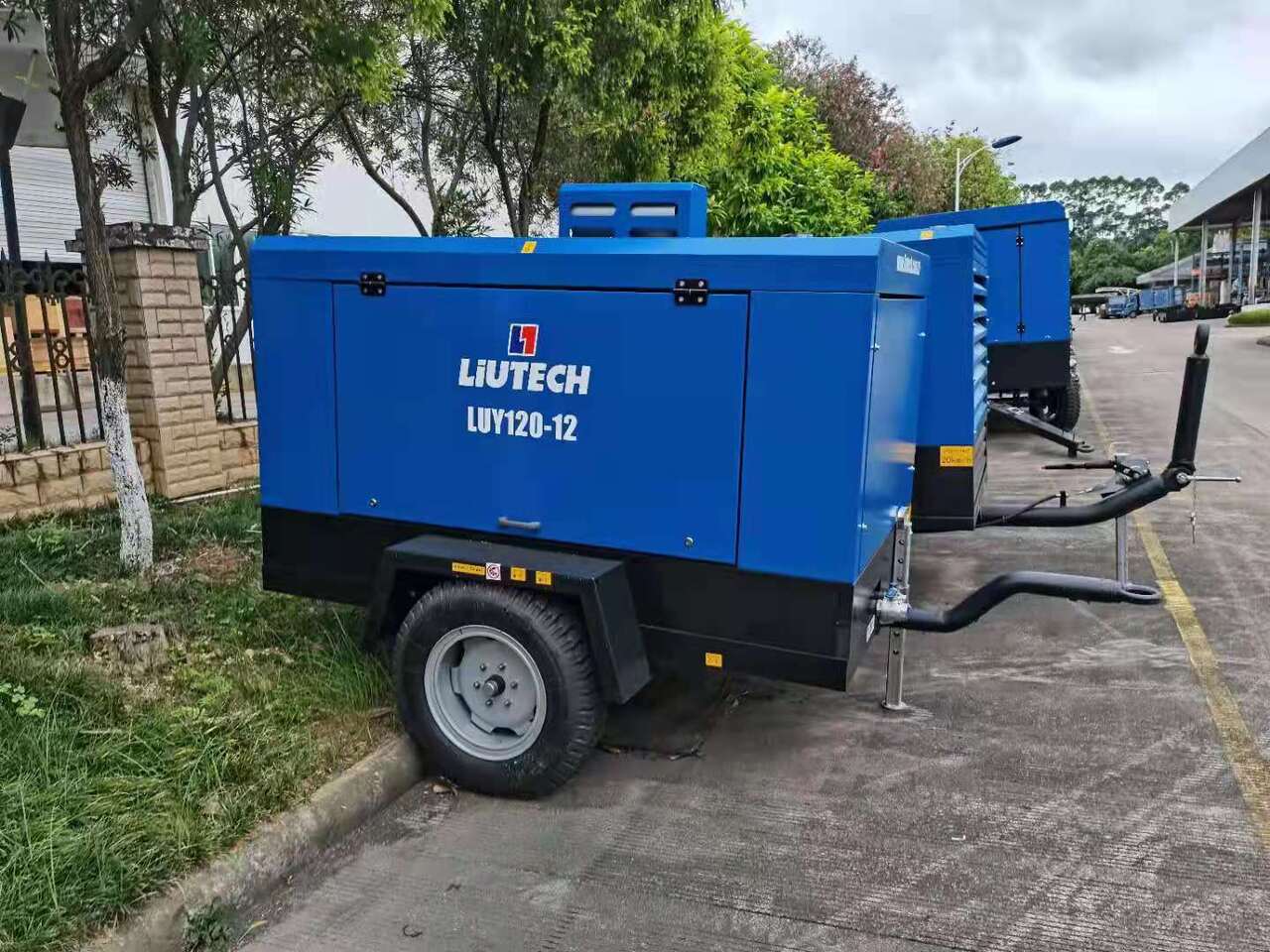 Liutech 120-12 424CFM 12Bar Portable Screw Diesel - الضاغط: صورة 1 Liutech 120-12 424CFM 12Bar Portable Screw Diesel - الضاغط: صورة 1