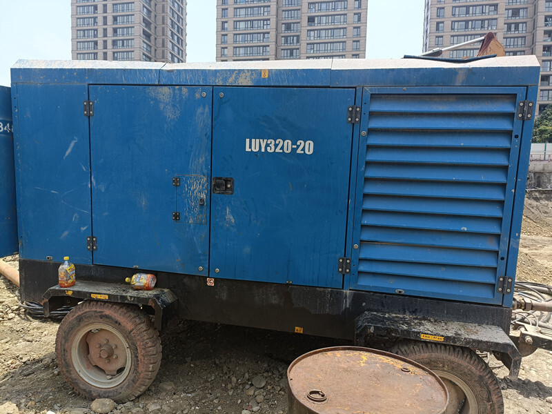 Liutech 320-20 1130CFM 20Bar Portable Screw Diesel - الضاغط: صورة 3 Liutech 320-20 1130CFM 20Bar Portable Screw Diesel - الضاغط: صورة 3