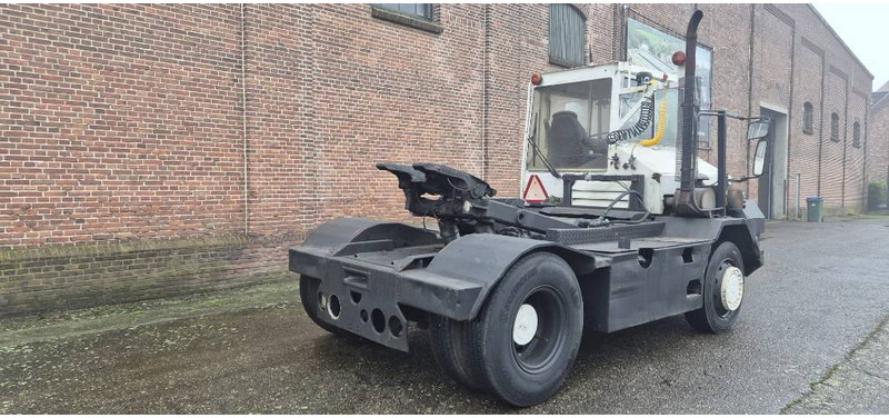 Terberg trt89 4x4 terminal trekker tractor port truck - جرار المحطة: صورة 3 Terberg trt89 4x4 terminal trekker tractor port truck - جرار المحطة: صورة 3