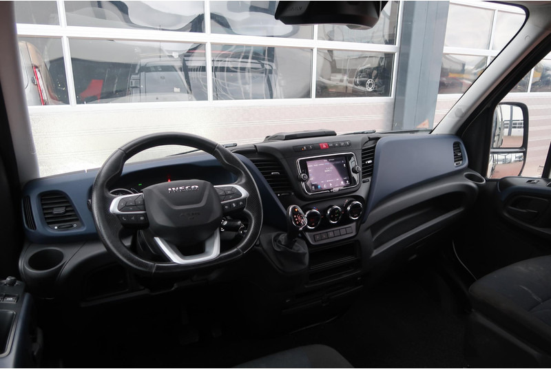 Iveco Daily 35C18H 3.0 DC AUT/ CAMERA/ LED/ CRUISE/ CLIMA/ TREKHAAK - شاحنة التوصيل, الشاحنات الصغيرة كابينة مزدوجة: صورة 2 Iveco Daily 35C18H 3.0 DC AUT/ CAMERA/ LED/ CRUISE/ CLIMA/ TREKHAAK - شاحنة التوصيل, الشاحنات الصغيرة كابينة مزدوجة: صورة 2