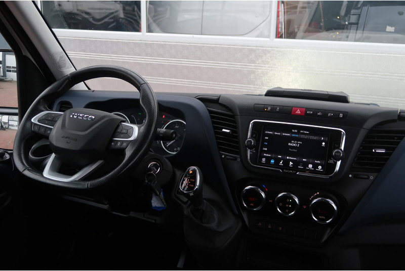 Iveco Daily 35C18H 3.0 DC AUT/ CAMERA/ LED/ CRUISE/ CLIMA/ TREKHAAK - شاحنة التوصيل, الشاحنات الصغيرة كابينة مزدوجة: صورة 5 Iveco Daily 35C18H 3.0 DC AUT/ CAMERA/ LED/ CRUISE/ CLIMA/ TREKHAAK - شاحنة التوصيل, الشاحنات الصغيرة كابينة مزدوجة: صورة 5