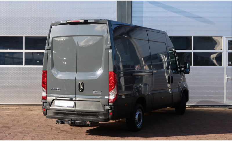 Iveco Daily 35S18HV 3.0 35 L2 H2 AUT/ LED/ CAMERA/ 3.5T/ CRUISE/ CLIMA/ TREKHAAK - فان: صورة 4 Iveco Daily 35S18HV 3.0 35 L2 H2 AUT/ LED/ CAMERA/ 3.5T/ CRUISE/ CLIMA/ TREKHAAK - فان: صورة 4