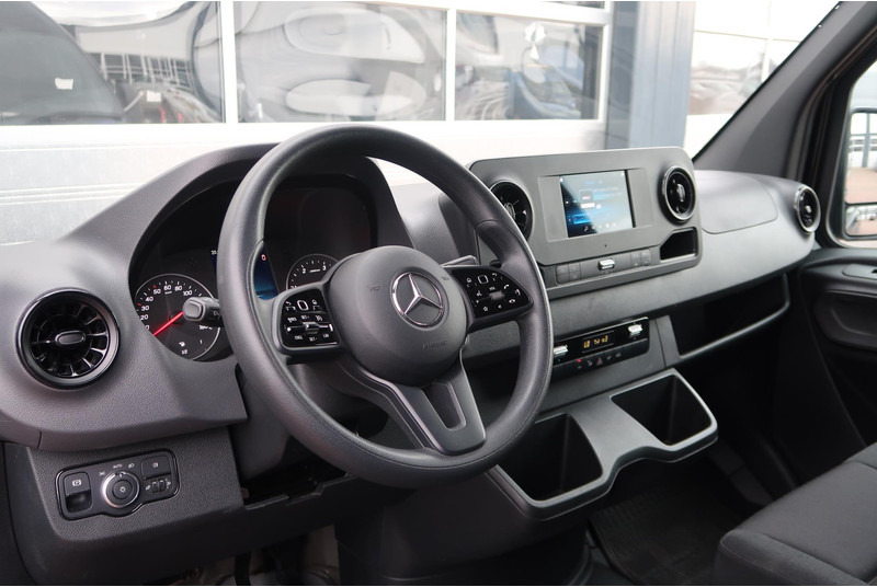 Mercedes-Benz Sprinter 317 CDI L2H2 AUT/ 3.5T/ CAMERA/ MBUX/ CRUISE/ AIRCO - فان: صورة 2 Mercedes-Benz Sprinter 317 CDI L2H2 AUT/ 3.5T/ CAMERA/ MBUX/ CRUISE/ AIRCO - فان: صورة 2